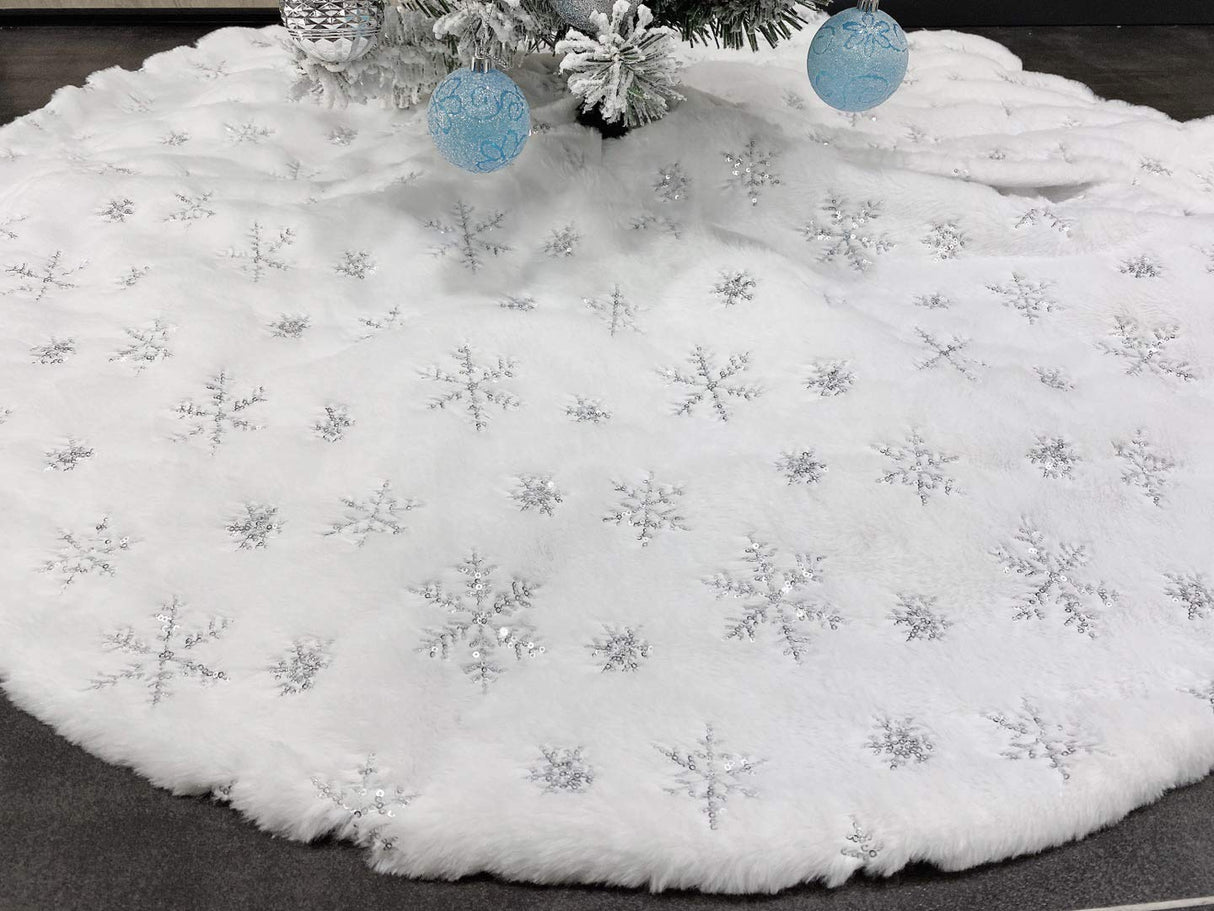 CHICHIC 48 Inch Large Christmas Tree Skirt White Tree Skirt Xmas Faux Fur Tree Skirts Christmas Decorations for Holiday Tree Ornaments Christmas Party Home Decorations with Sequin Silver Snowflakes CHICHIC