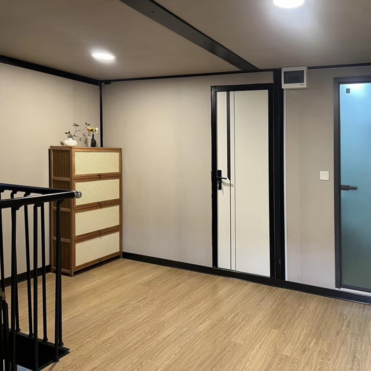 Tiny Home prefab Container House with 2 bedrooms, 1 Bathroom and Kitchen, Folding Modular Tiny House to Live in for Adults, Expandable prefabricated Portable Homes, Mobile House for Sale Generic