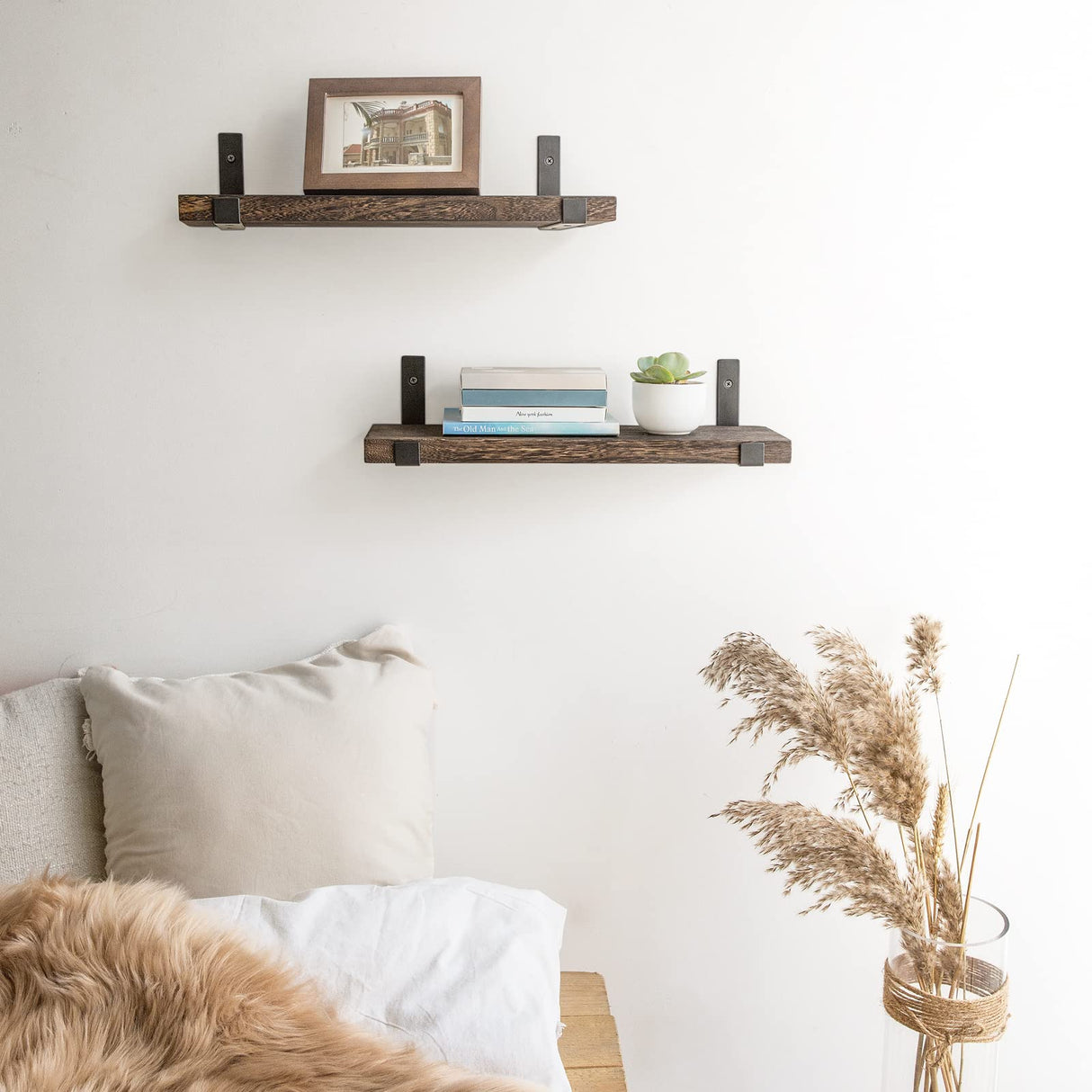 Mkono Rustic Wood Floating Shelves Wall Mounted Shelving Set of 2 Decorative Wall Storage Shelves with Lip Brackets for Bedroom, Living Room, Bathroom, Kitchen, Hallway, Office Mkono