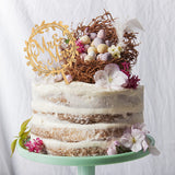 yueton Mr & Mrs Wooden Cake Topper, Chic Rustic Style Wedding Engagement Cake Topper, Mr and Mrs Wreath Cake Decoration, Wedding Anniversary Party Supplies - with a Gift Box yueton