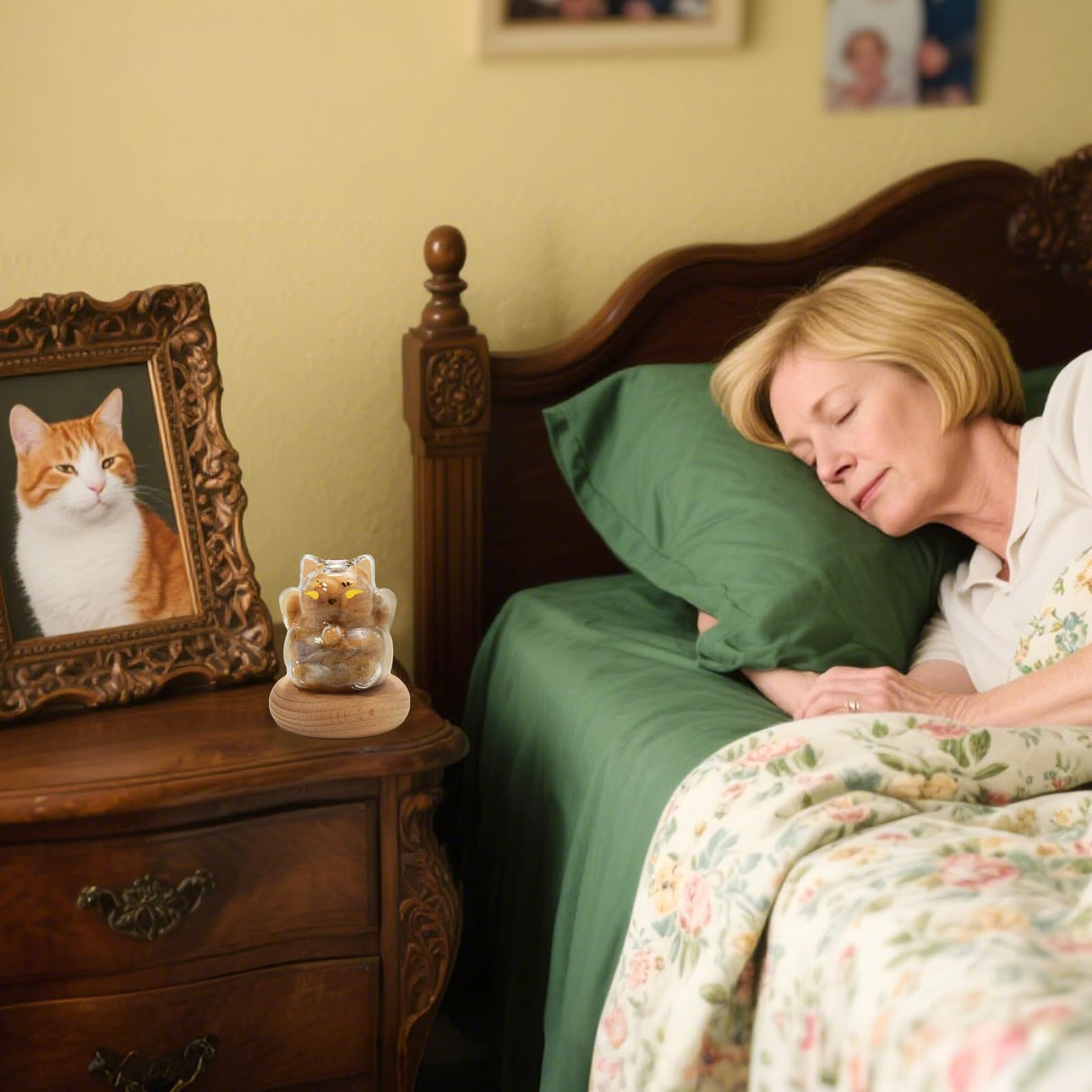 【NEW】Memorial Bottle for Pet Hair with Base, Cat Pet Fur Keepsake, Pet Hair Memorial Keepsake, Pet Memorial Gifts for Cats, Cat Keepsake Fur Holder Cat Whisker Jar Memory Sympathy Gift Vials for Cat SEGIIFO