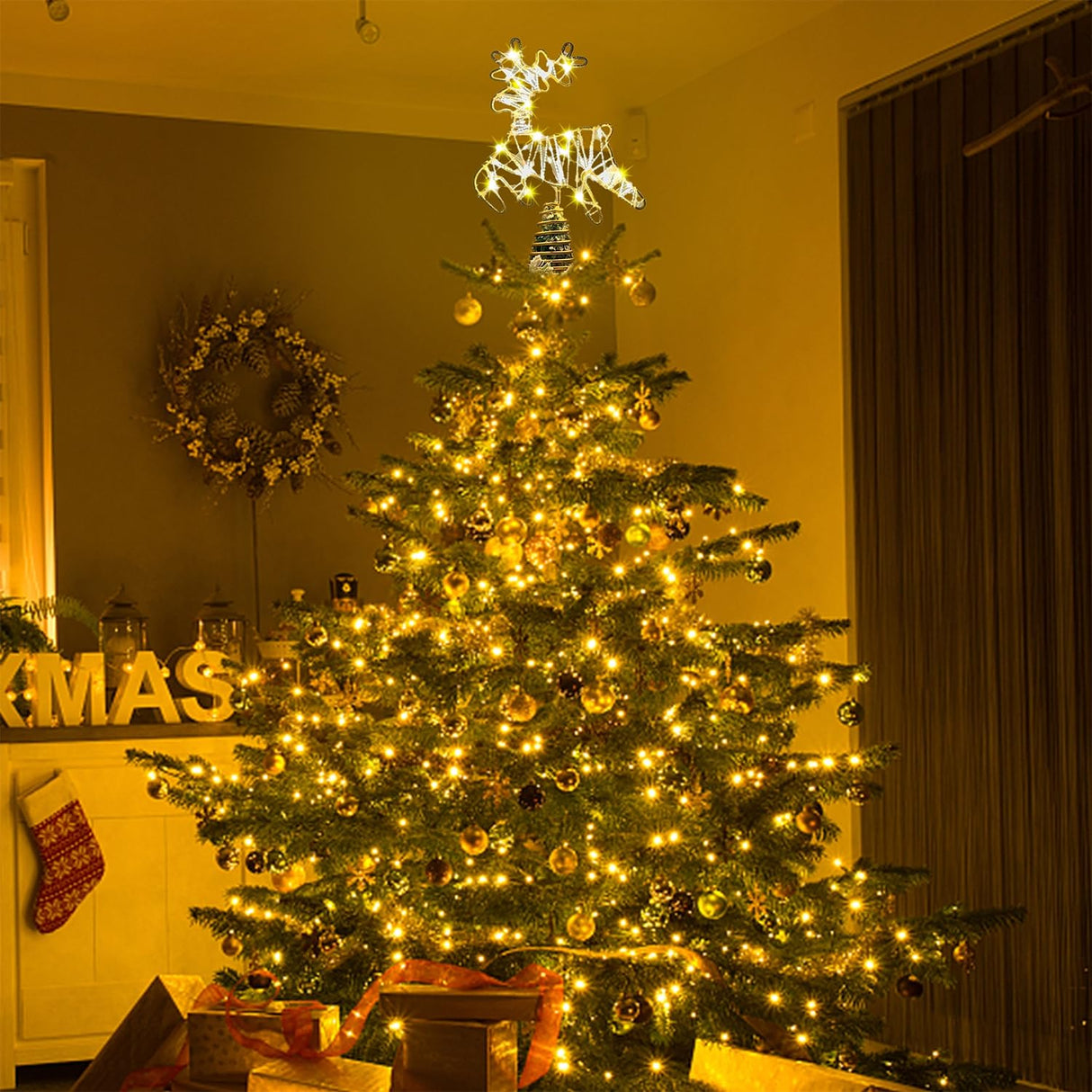 Juegoal Lighted Reindeer Christmas Tree Topper, Metal Xmas Glitter Elk Treetop Ornaments with 30 LED Warm White Lights, Battery Powered Light up 2D Deer Christmas Tree Decorations, Golden Juegoal