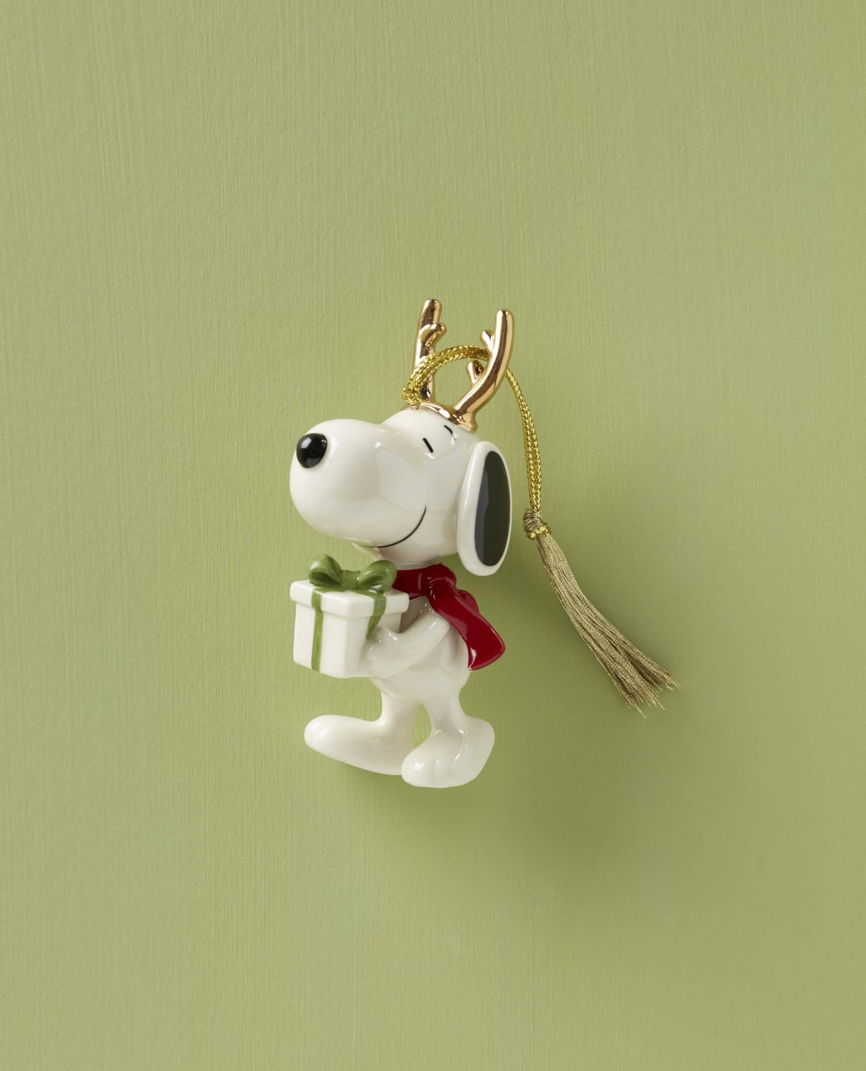 Lenox 895787 Snoopy with Gift Ornament, Christmas Lenox