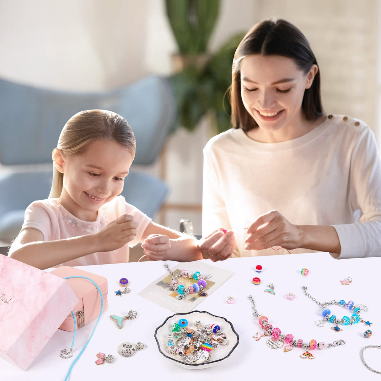 ELLENER Girls Bracelet Making Kit,A Perfect Birthday Gifts for girls age 6 7 8 9 10,Jewelry Making Kit with Jewelry Box,Fun and Easy to Make,Cute Sparkling that Inspires Creativity and Self-Expression ELLENER