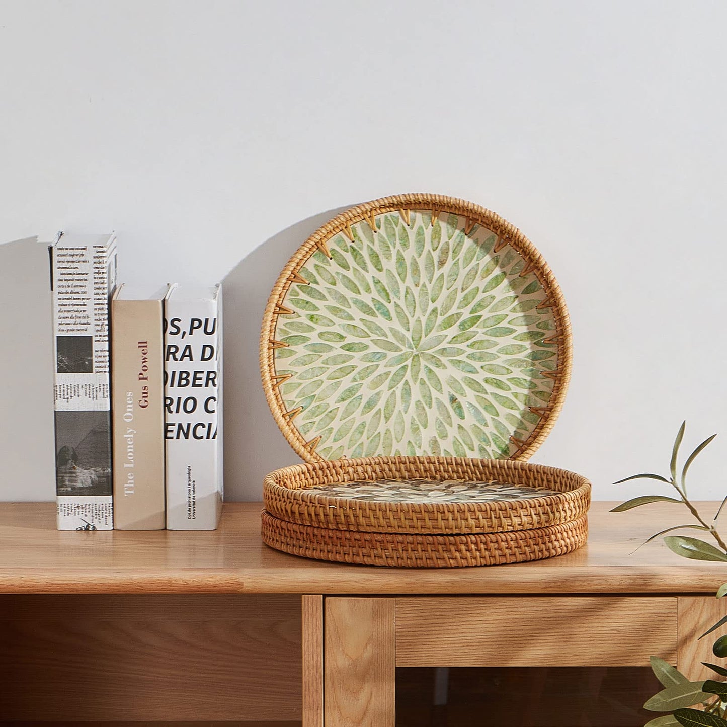 Round Rattan Tray with Mother of Pearl Inlay, Rattan Serving Tray with Wooden Base, Decorative Wicker Basket for Table Decor, Storage and Display of Coffee Bread Food Fruit (Leaf)