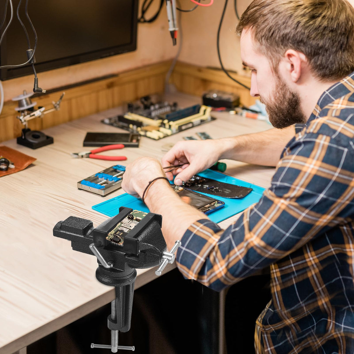 Table Vise, 3.3 Inch Universal Rotate 360° Work Clamp-On Vise,Table Vice With Quick Adjustment Button for Woodworking,Drilling,Sawing,Metal Working ZTUKOMN