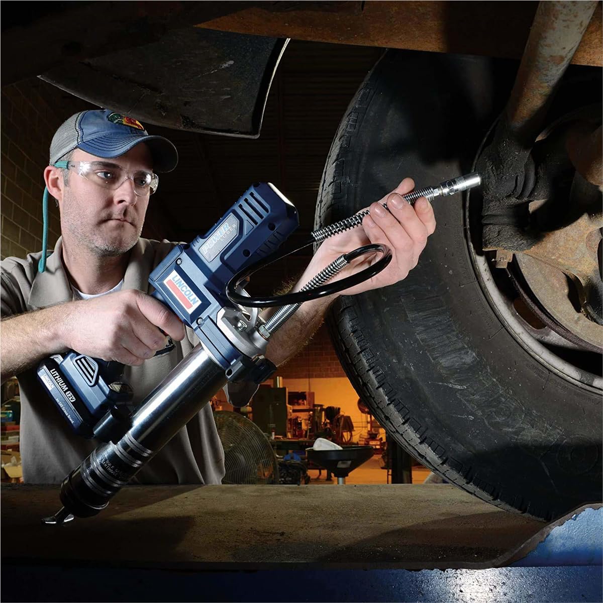 Lincoln 1262 PowerLuber 12 Volt Battery Powered Grease Gun with 30" Hose for Automotive, Agricultural, and Industrial Equipment, 8,000 PSI, Trigger-operated, Single Speed, (1) Lithium-Ion Battery Pack Lincoln