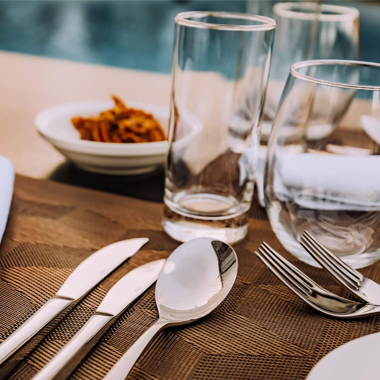 45-Piece Silverware Set Flatware Cutlery Set Service for 8, Durable Stainless Steel Tableware in Ergonomic Design Size and Weight, Kitchen Utensil Sets with Steak Knives, Rust-proof, Dishwasher Safe Brightown