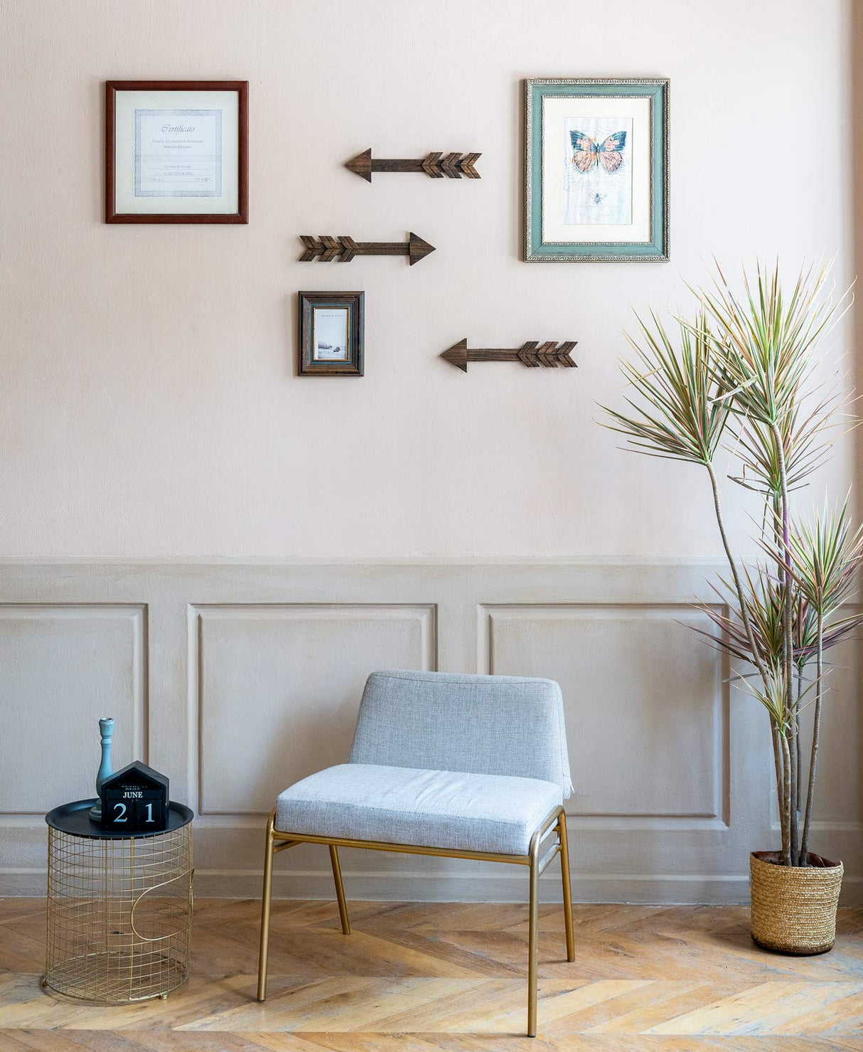 Dahey Rustic Wooden Arrow Wall Decor Farmhouse, 15" Wood Arrows Sign Wall Hanging Art Christmas Decoration for Home or Wedding, Set of 2 Dahey