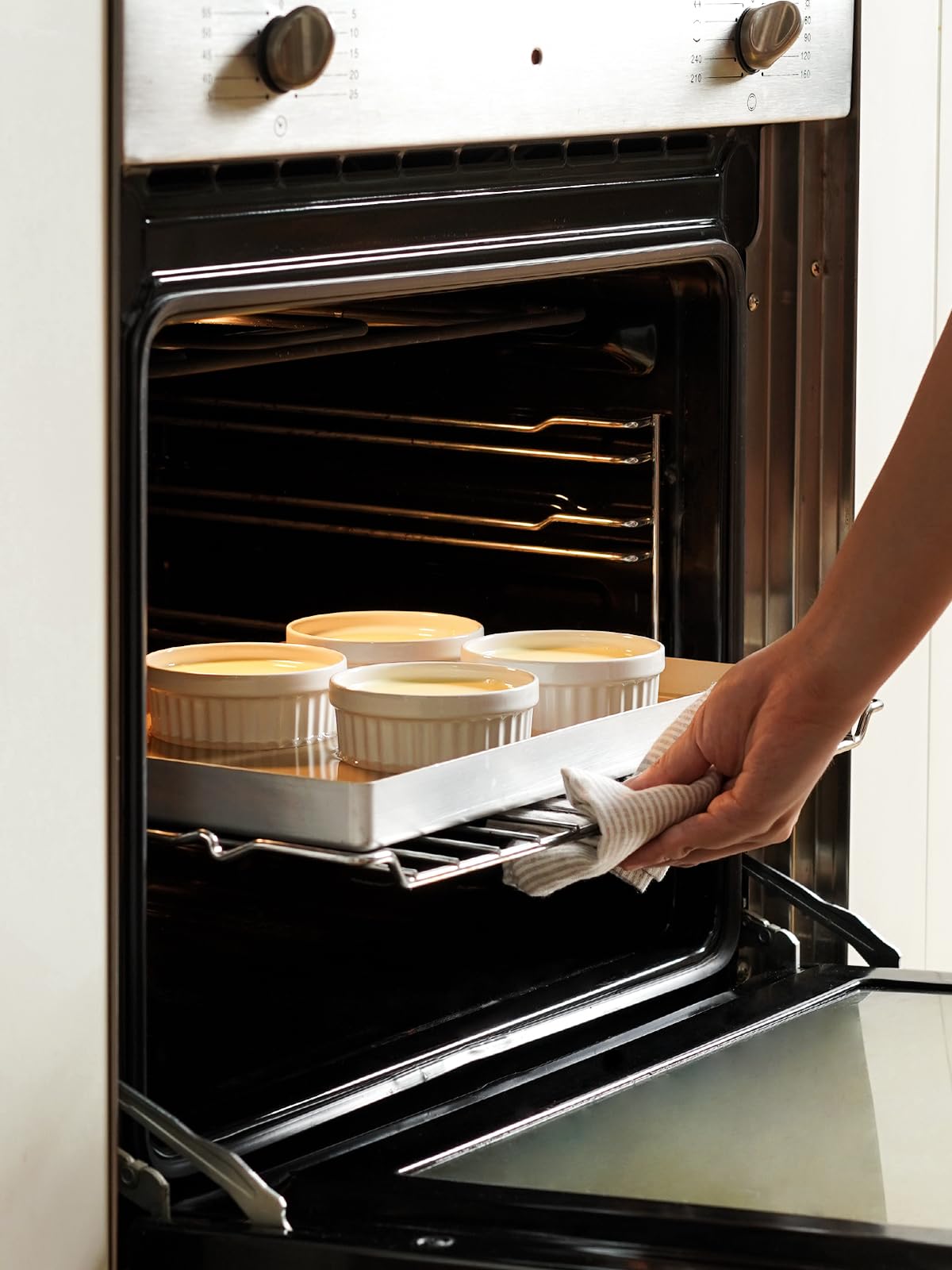 LE TAUCI Ramekins 4 OZ Oven Safe, Creme Brulee Ramekins, Pudding Custard Cups Souffle Ramiken, Dipping Sauce Dishes, Ceramic Ramekin Bowls Set of 6, White LE TAUCI