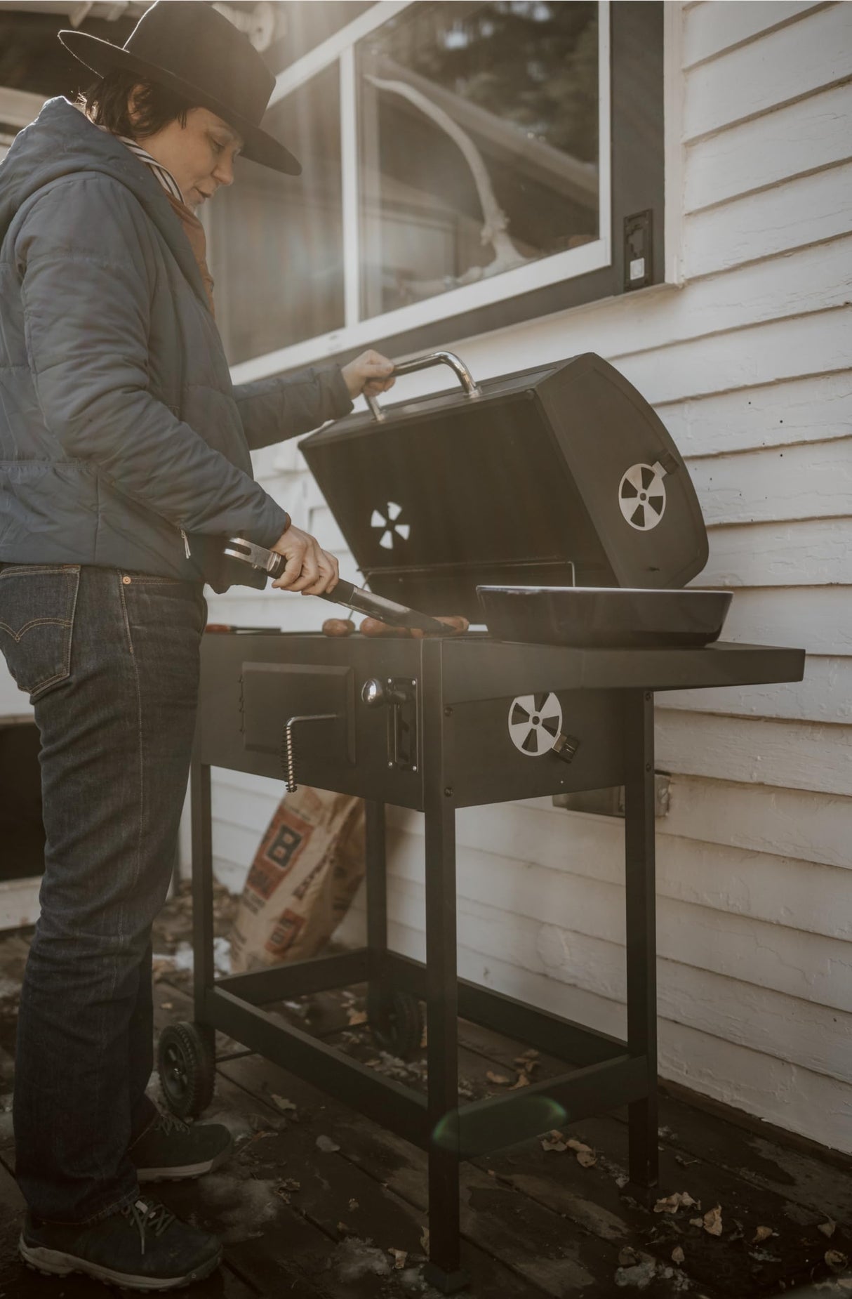 Gas One Charcoal Grill – 24-inch BBQ Charcoal Grill – Charcoal Smoker with Multiple Tier Heat Control – Outdoor Grill for Camping, Picnic, Patio, Backyard Barbecue, Outdoor Cooking Gas One