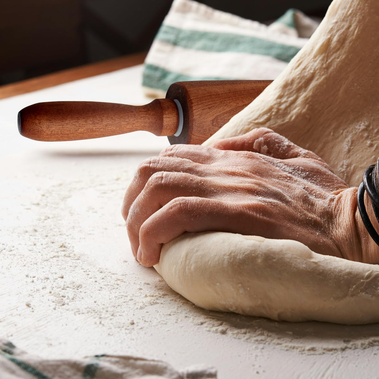 TUSIWIT Classic Sapele Wooden Rolling Pin With Handles,Wood Baking Roller （17''L x 1.77"W) TUSIWIT