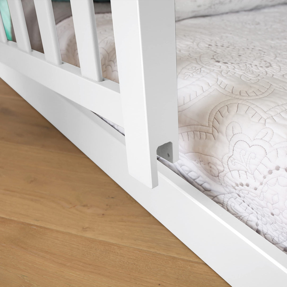 Max & Lily Low Bunk Bed, Twin-Over-Twin Bed Frame For Kids With 1 Guard Rail, White Max & Lily