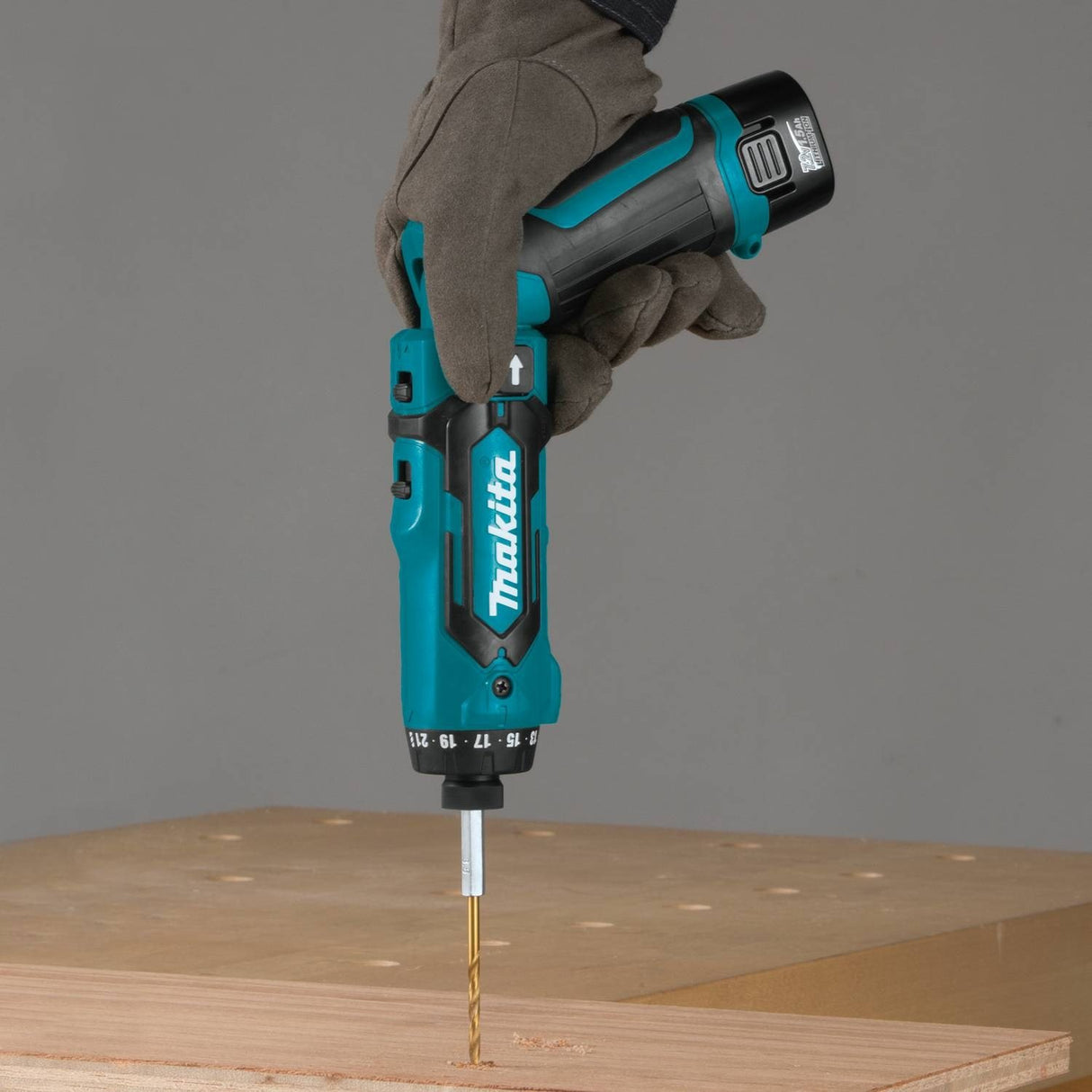 Makita DF012DSE 7.2V Lithium-Ion Cordless 1/4" Hex Driver-Drill Kit with Auto-Stop Clutch Makita
