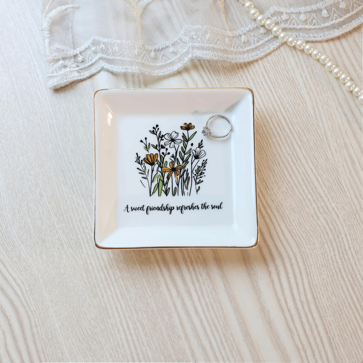 VINCOMIC Friendship Christmas Gifts for Women Friends, Ring Trinket Dish, Jewelry Tray-A Sweet Friendship Refreshes the Soul, Ceramic White VINCOMIC