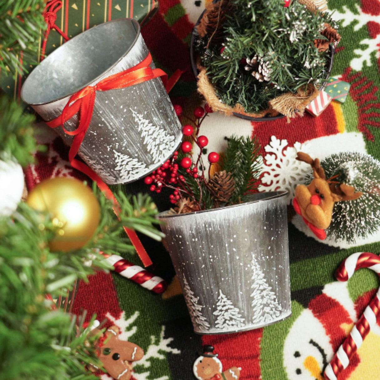 Putuo Decor Christmas Galvanized Buckets, Silvery Small Metal Bucket Christmas Ice Buckets, Farmhouse Pails Plants Flowers Tin Planters for Party Home Table Centerpieces Storage Decor 5.9X5.3 in Putuo Decor