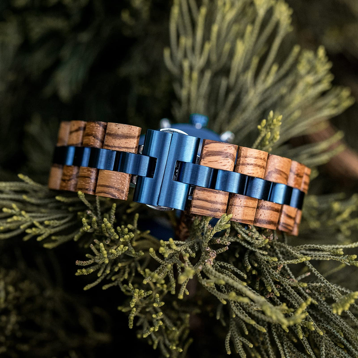 BOBO BIRD Mens Quartz Wooden Watches Stainless Steel Red Sandalwood Alloy Wood Watch for Male Classic Function Wristwatch Chronograph Luminous Hands (Blue) BOBO BIRD