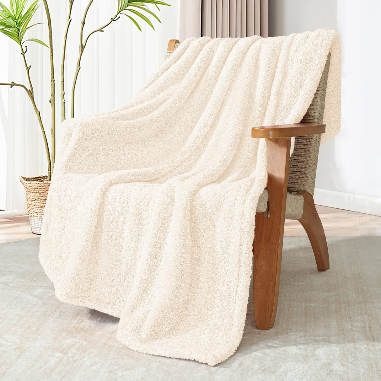 Exclusivo Mezcla Fuzzy Fleece Throw Blanket for Couch Sofa, Lightweight Fluffy Solid Velvet Blanket, Suitable for All Seasons, 50x60 Inches, White Exclusivo Mezcla