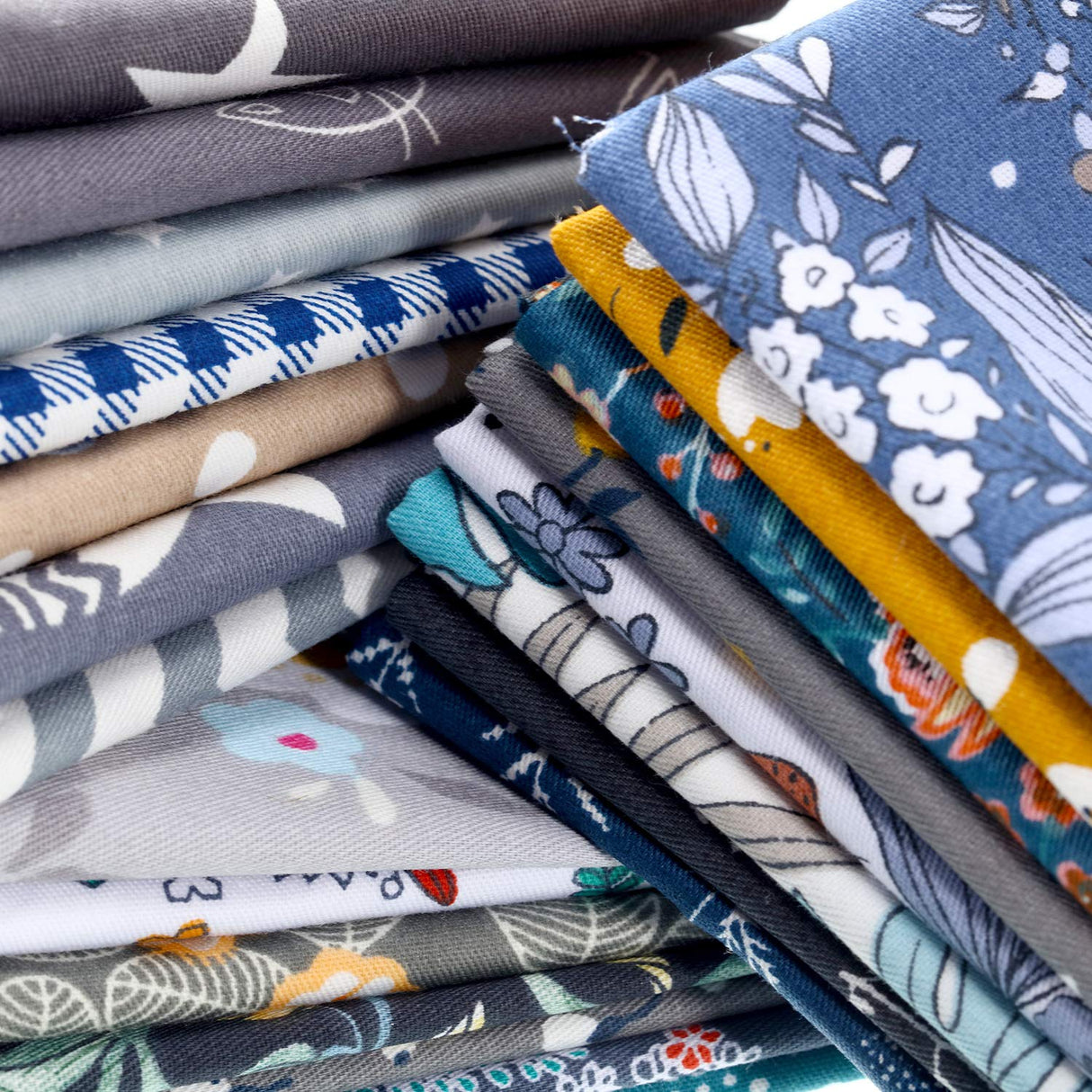 30 Pieces 10 x 10 Inches Fabric Printed Bundle Squares Floral Fabric Patchwork Sewing Quilting Bundles Assorted Pattern Cloth for DIY Scrapbook Craft Making Tatuo