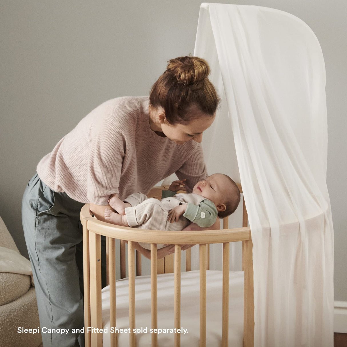 Stokke Sleepi Mini Bundle, Natural - Includes Crib/Bed, Mattress & Drape Rod - Suitable for Ages 0-5 Years Old - Adjustable & Stylish Stokke