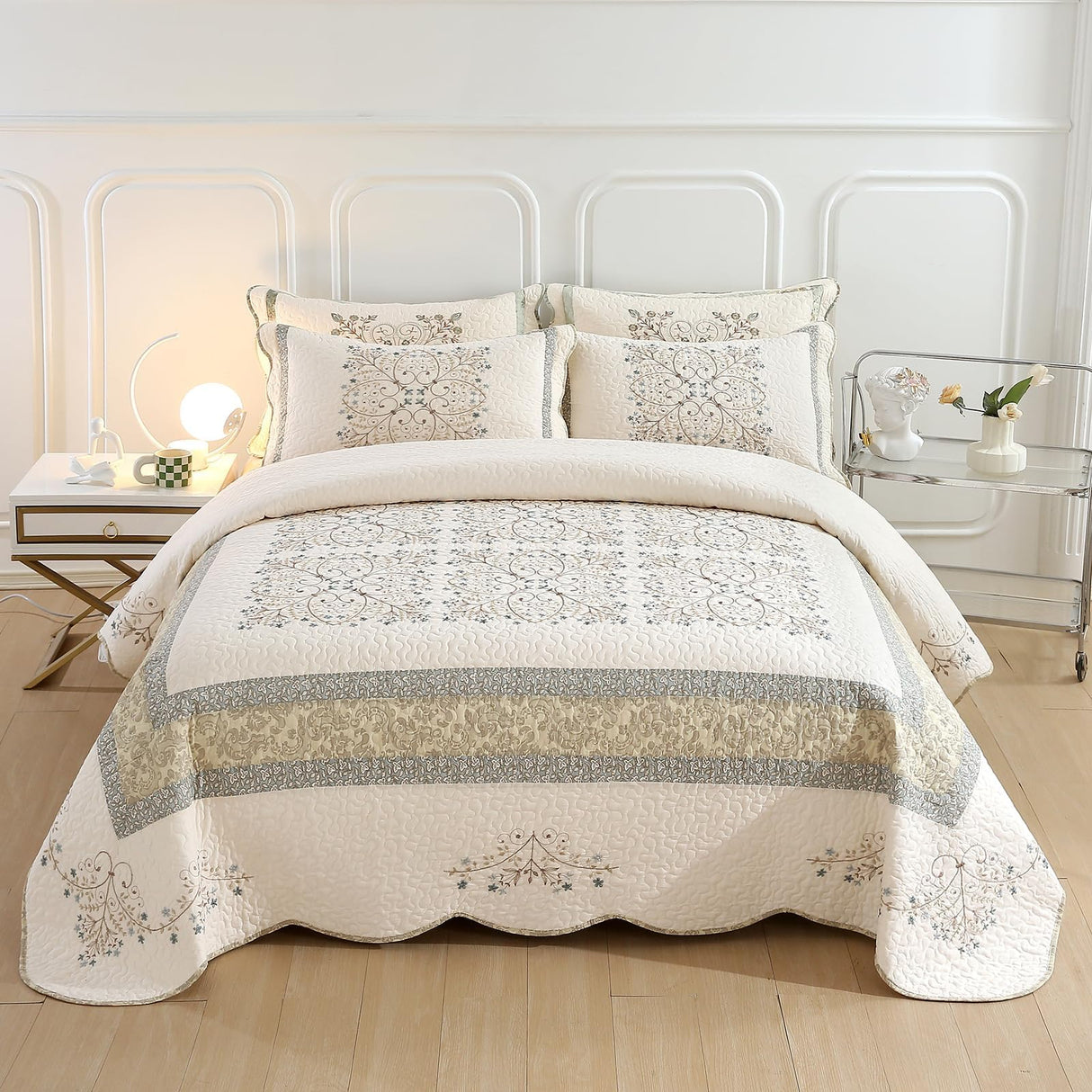 vctops Elegant Embroidered Quilt Set Farmhouse Patchwork Oversized Queen Size Reversible Bedspread Coverlet 3 Piece Cotton Quilted Bedding Set for All Season, 1 Quilt + 2 Pillow Sham (94x102 in) vctops