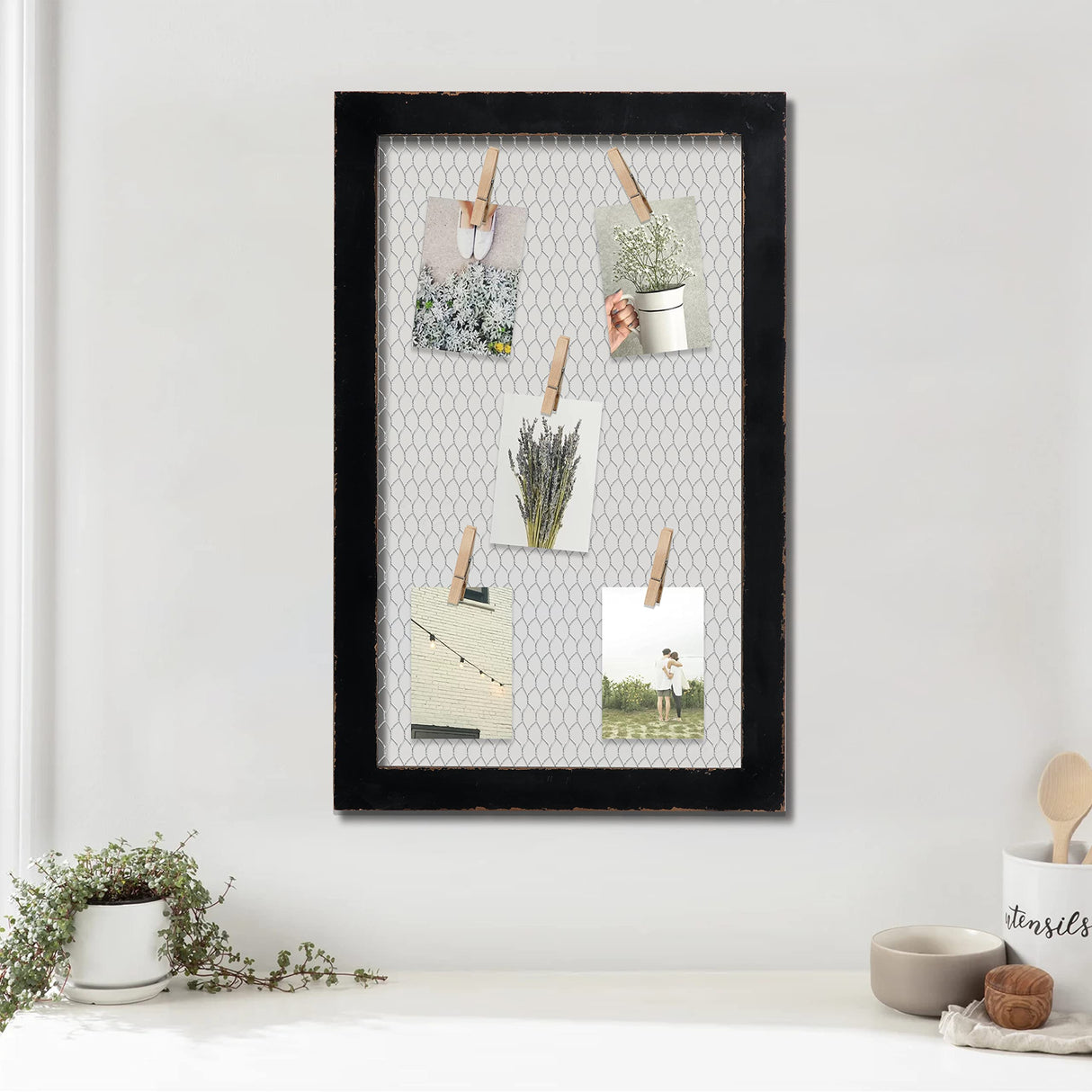 SOFE Farmhouse Memo Board Chicken Wire Frame, Black Large Bulletin Boards for Walls, Hanging Photo Display Board or Jewelry Organizer Wall Grid Panels, Decorative Vision Board for Desktop Office SOFE