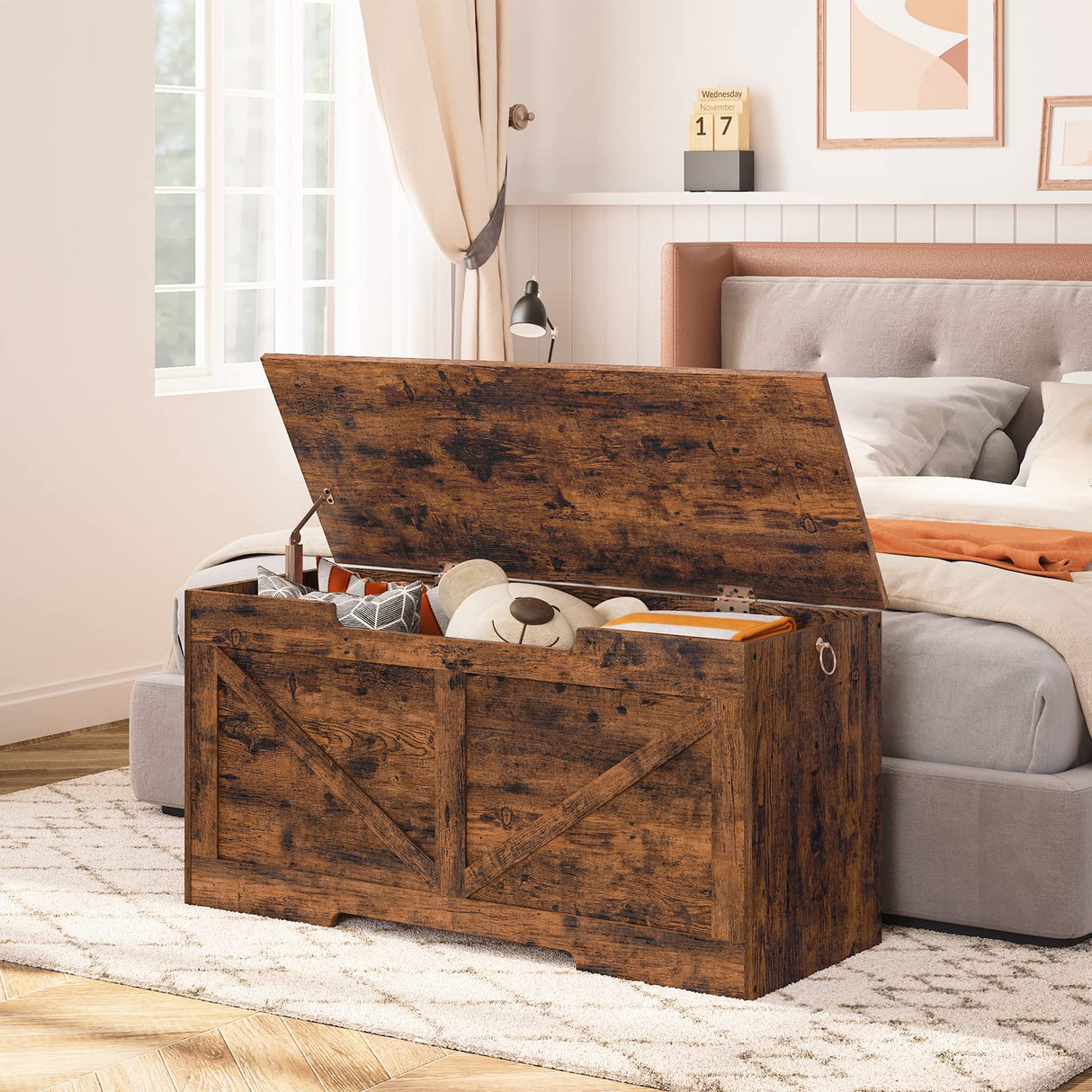 HOOBRO Storage Bench, 39.4” Retro Wooden Storage Chest with U-Shaped Cut-Out Pull, Safety Hinge, Supports 220 lb and Easy Assembly for Toy Box Organizer (Rustic Brown) BF771CW01 HOOBRO