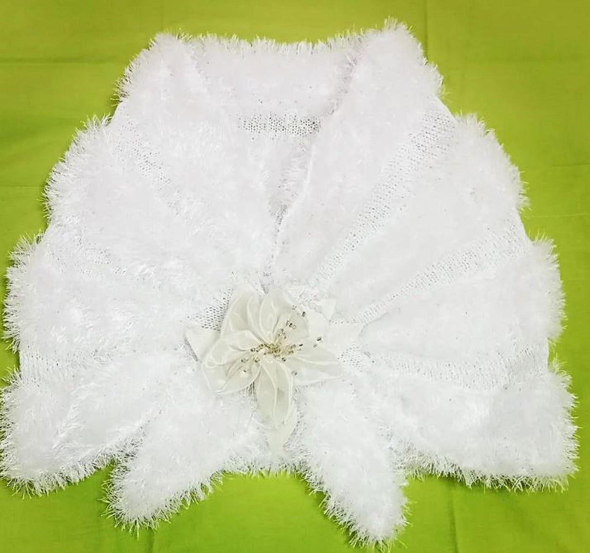 Lukche Eyelash Fun Fur Yarn Premium 100% Polyester 164 Yds (150 Mt), 3.53 Oz (100 Gr) Colorful Crochet Yarn Dıy Hand Knitting. (Cream, 1 Skein) LUKCHE