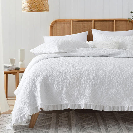 HORIMOTE HOME White Ruffled Quilt Queen Size, Stone-Washed Microfiber Lightweight Crinkled Farmhouse Rustic Shabby Chic Bedding Set, 3 Pieces Reversible Bedspread with Pillow Shams for All Season HORIMOTE HOME