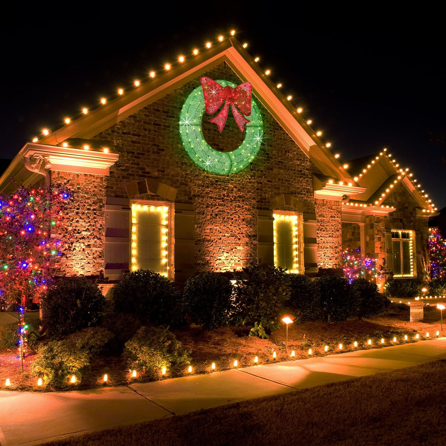 Lighted Christmas Wreaths, 48’’ Handmade Classic Christmas Wreaths with 50 Red and 120 Warm White LED Lights for The Outdoor Christmas Decoration-Green