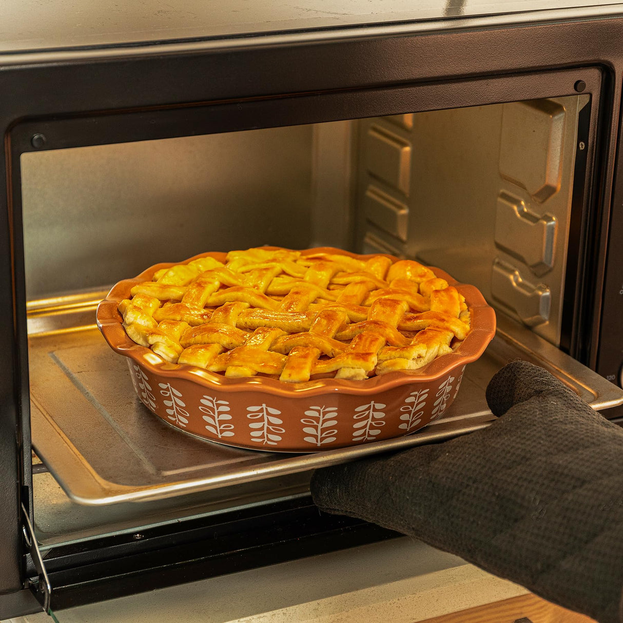 Sweese Porcelain Deep Fluted Pie Dish for Baking - 9 inch Porcelain Pie Plate for Apple, Quiche, Pot Pies, Tart - Leaf - Brown Sweese