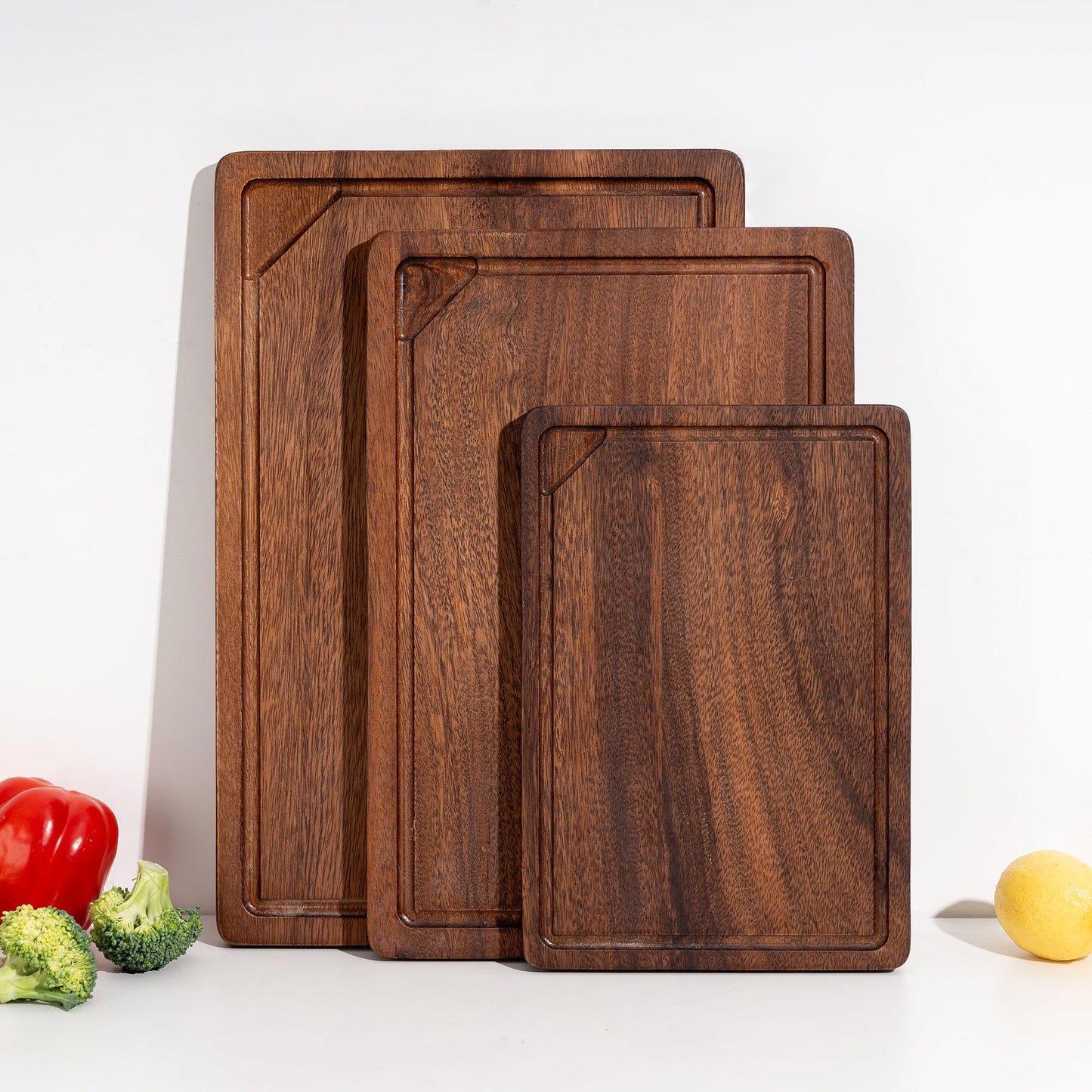 Fun Memories Black Walnut Cutting Board for Kitchen with Concealed Handles, Reversible Wood Butcher Block Cutting Board Carving Board with Juice Groove, Per 17 x 11 Inches (Gift Box)