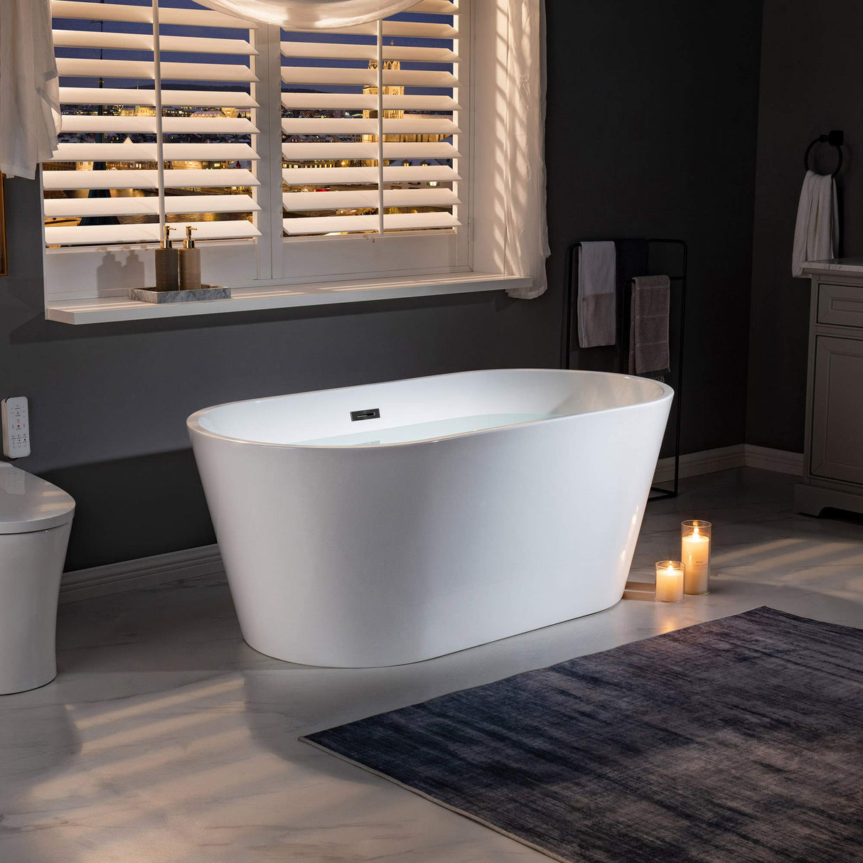 WOODBRIDGE 59" Acrylic Freestanding Bathtub Contemporary Soaking White Tub with Matte Black Overflow and Drain，B0014-MB-Drain &O WOODBRIDGE