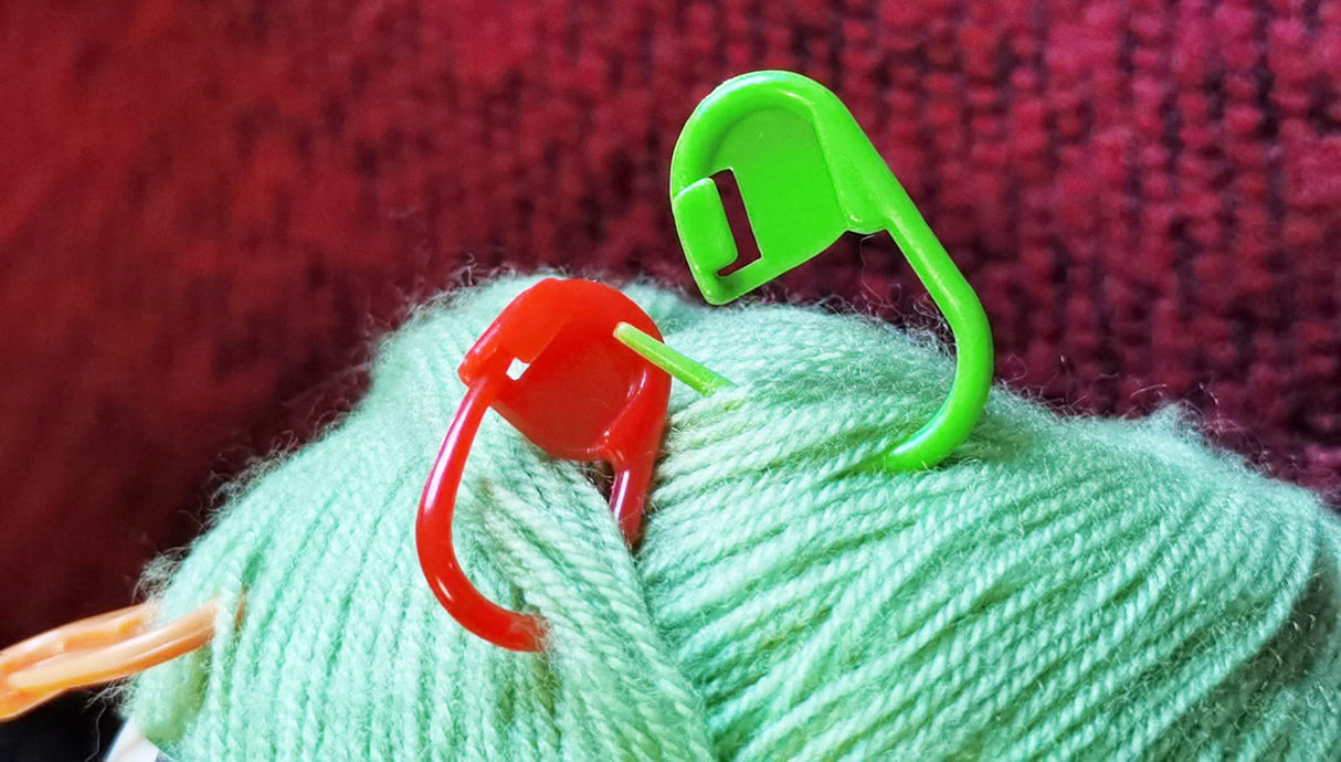 JOSDIOX 60-Piece Crochet Knitting Markers - Locking Stitch Pins, Plastic Safety Pins, Weave Stitch Counter for Clips Yarn (10 Colors) JOSDIOX