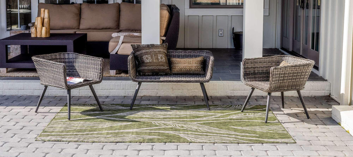 Unique Loom Outdoor Botanical Collection Area Rug - Leaf (5' 1" x 8' Rectangle, Green/ Ivory) Unique Loom