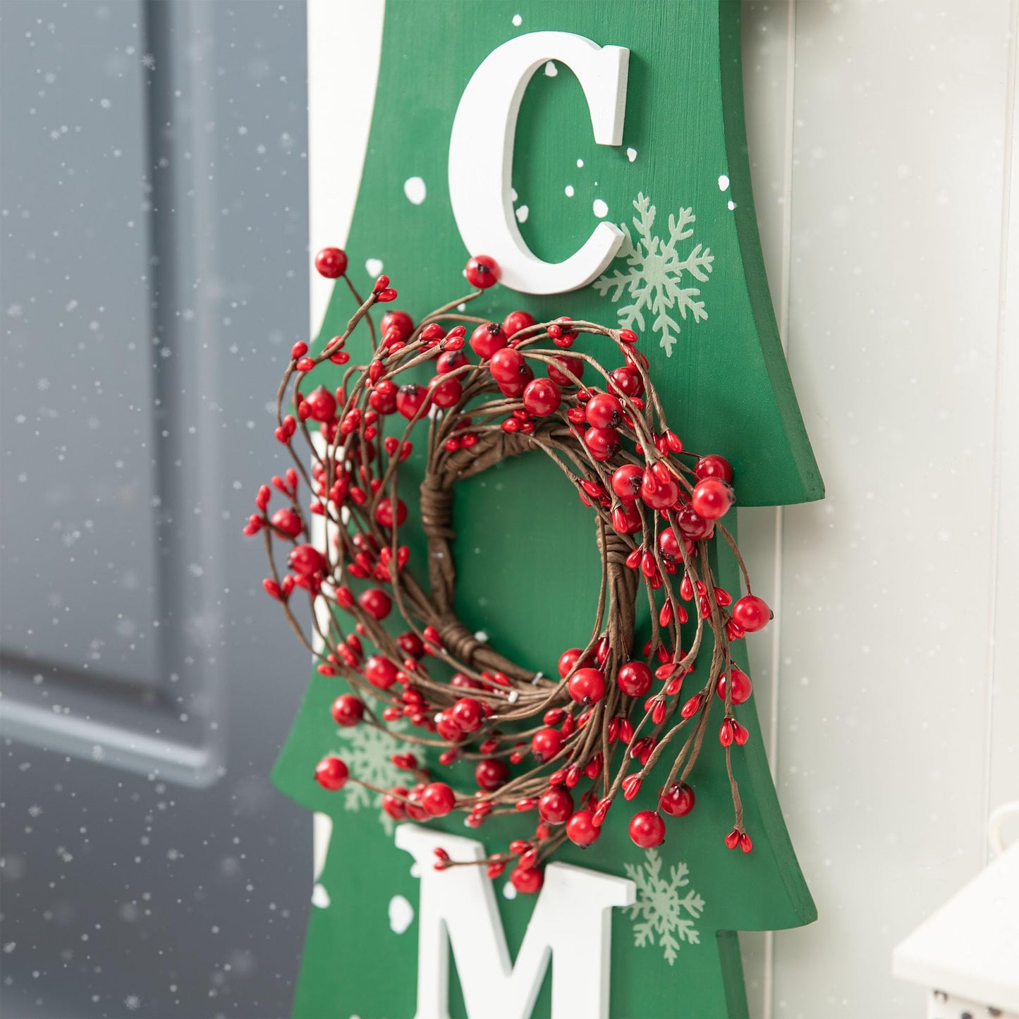 Glitzhome 42" H Wooden Welcome Christmas Tree Porch Sign with Berries Wreath Vertical Porch Sign in Xmas Tree Shape Farmhouse Hanging Sign Decorations for Front Door Wall Display