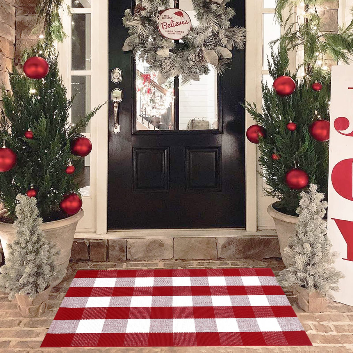 Christmas Red and White Plaid Rug, 28 x 43 Inches Cotton Hand-Woven Layered Door Mat for Front Porch, Entryway, Outdoor Holiday Decor, Washable Buffalo Check Rug for Home, Patio, Kitchen Homydecor