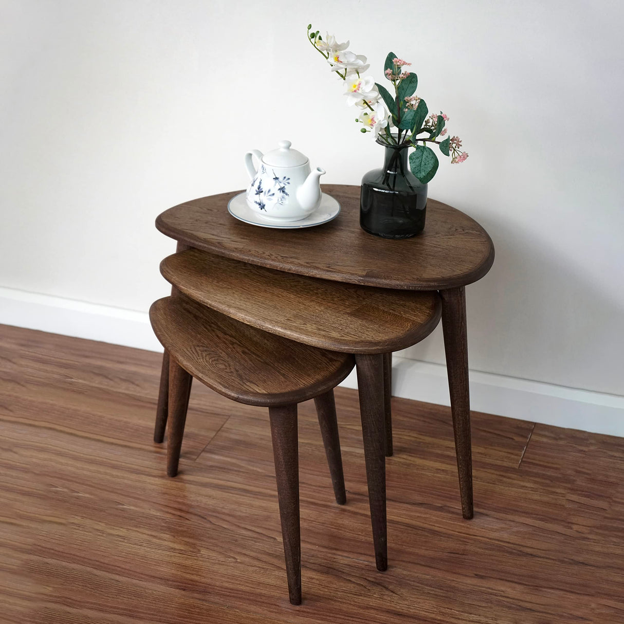 Ultimate Premium Products Solid Nesting Table Set of 3- Oak Mid Century Pebble Tables with Tapered Legs – Wooden Home Furniture in a Retro Style - Oak Ultimate Premium Products
