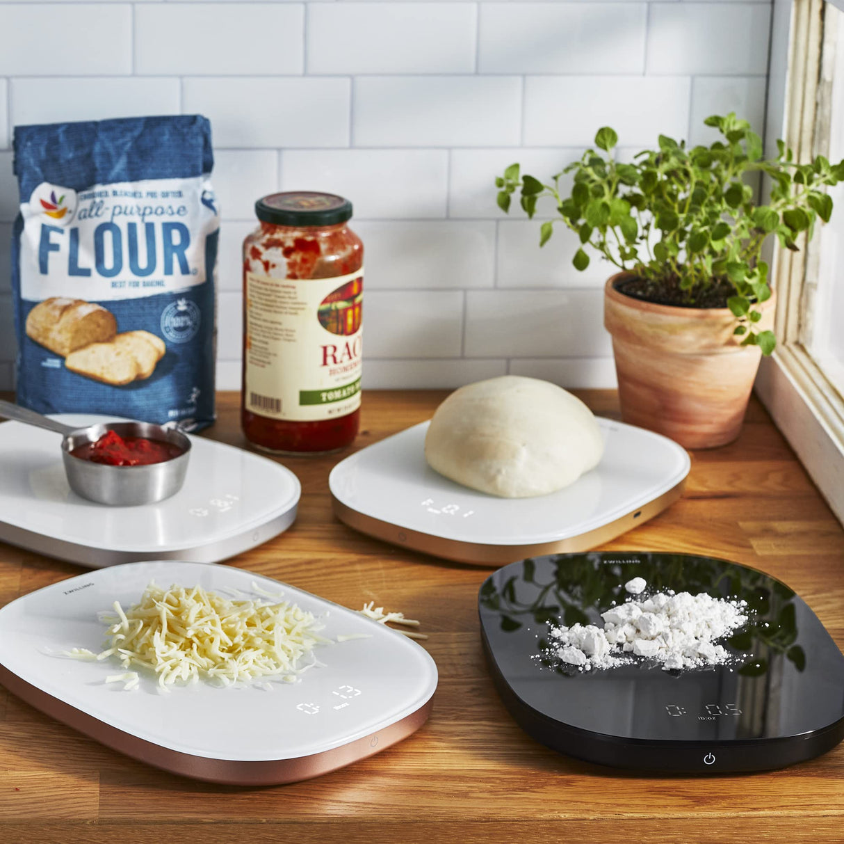 ZWILLING Enfinigy Digital Kitchen Food Scale, Max weight 22lbs, Grams & Ounces, 0.1-gram Accuracy, Black ZWILLING