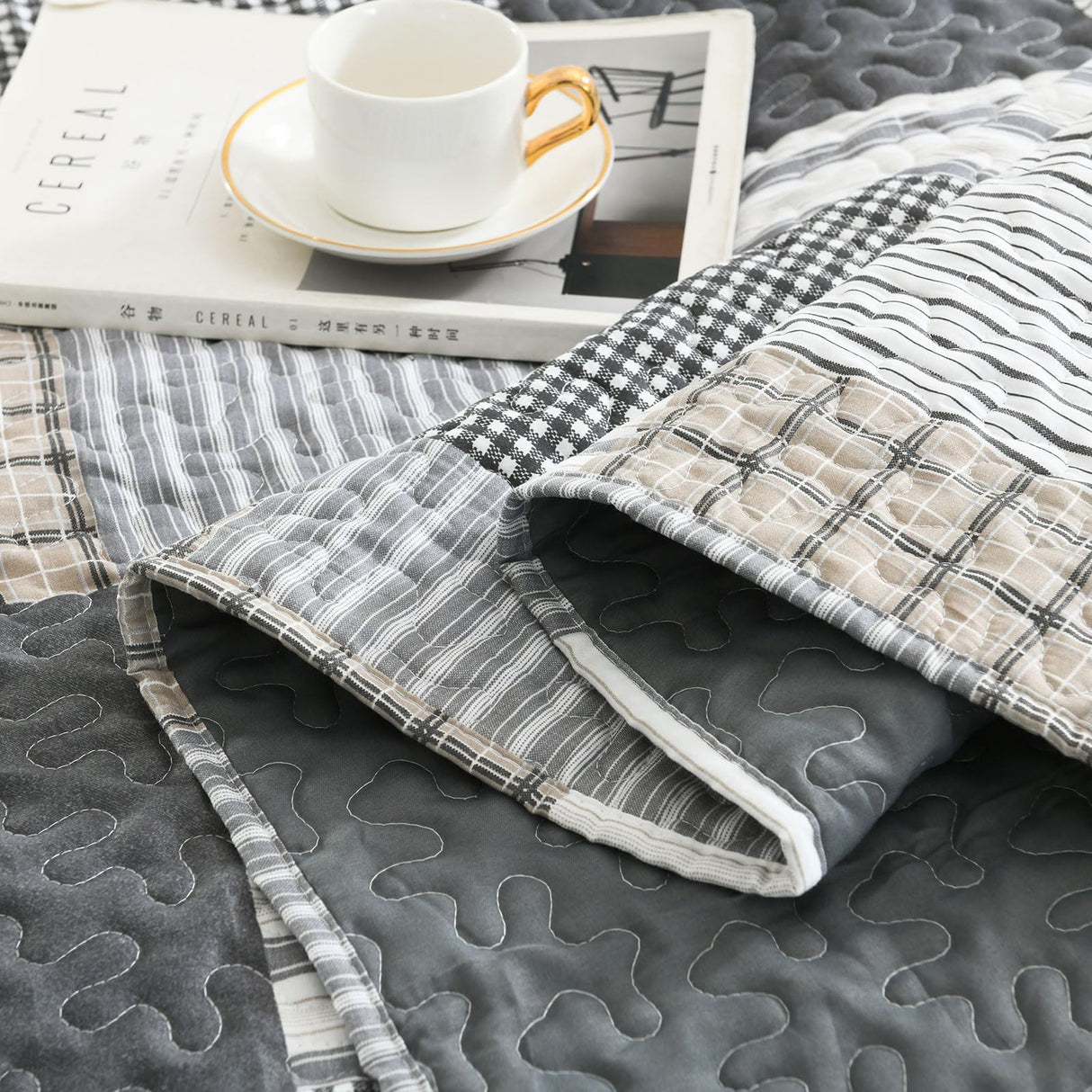 Boryard 3-Piece Queen Quilt Set, Lightweight Soft Full Size Quilt Gray Patchwork Farmhouse Bedspread Coverlet 90x90 inches Spring Bedding Set with 2 Pillow Shams, Grey Plaid Print Boryard