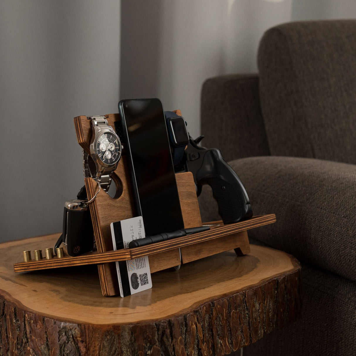 ROSTMARYGIFT Night stand - Gun tray organizer - Wood gun holder with watch charger - Ideal for police officers - Law enforcement gifts for him - Father's day gift ROSTMARYGIFT