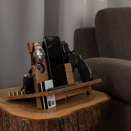ROSTMARYGIFT Night stand - Gun tray organizer - Wood gun holder with watch charger - Ideal for police officers - Law enforcement gifts for him - Father's day gift ROSTMARYGIFT