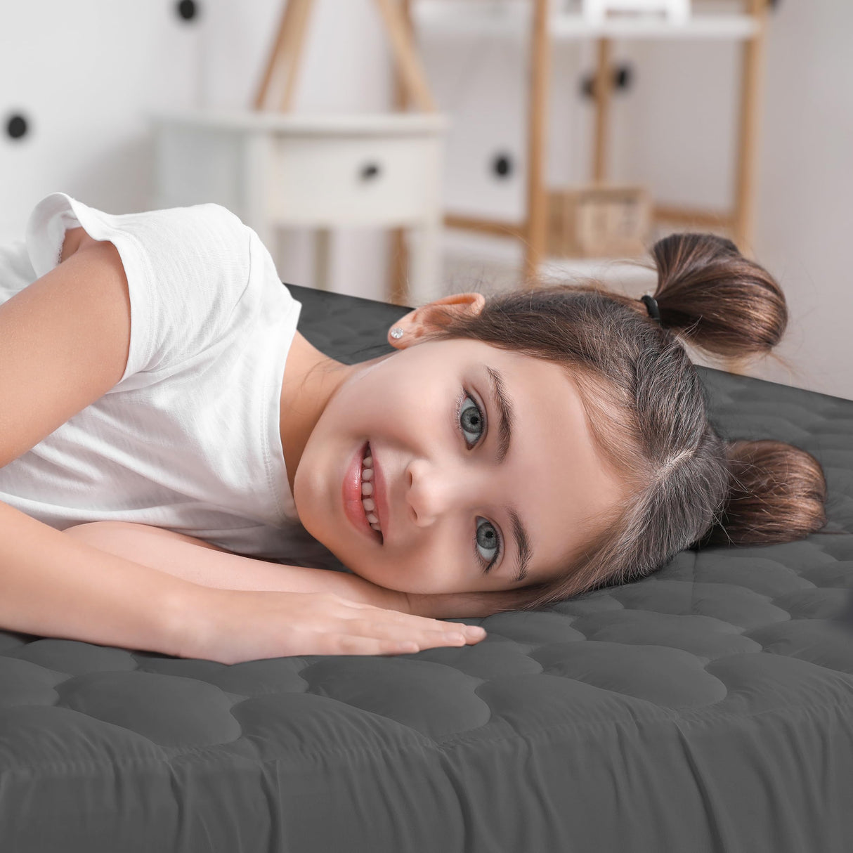 Utopia Bedding Waterproof Mattress Protector, Queen Mattress Pad, Quilted Fitted Cover Stretches up to 16 Inches Deep (Grey) Utopia Bedding