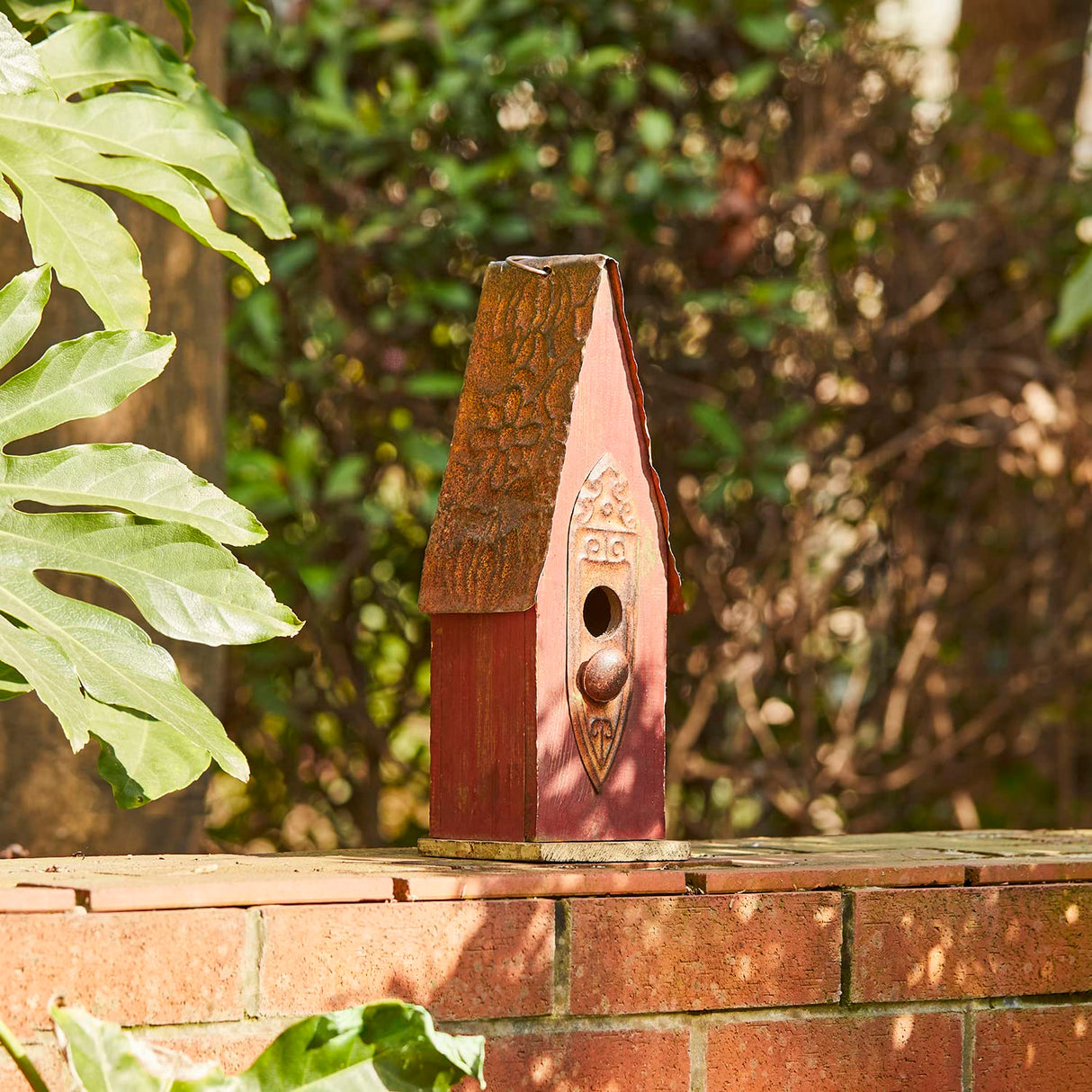 Glitzhome Hand Painted Distressed Hanging Wood Bird House for Outdoors 13.25" H Glitzhome