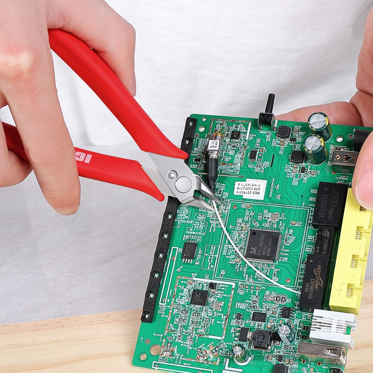 IGAN-170 Wire Cutters, Precision Electronics Flush Cutter, One of the Strongest and Sharpest Side Cutting pliers with an Opening Spring, Ideal for Ultra-fine Cutting Needs. IGAN