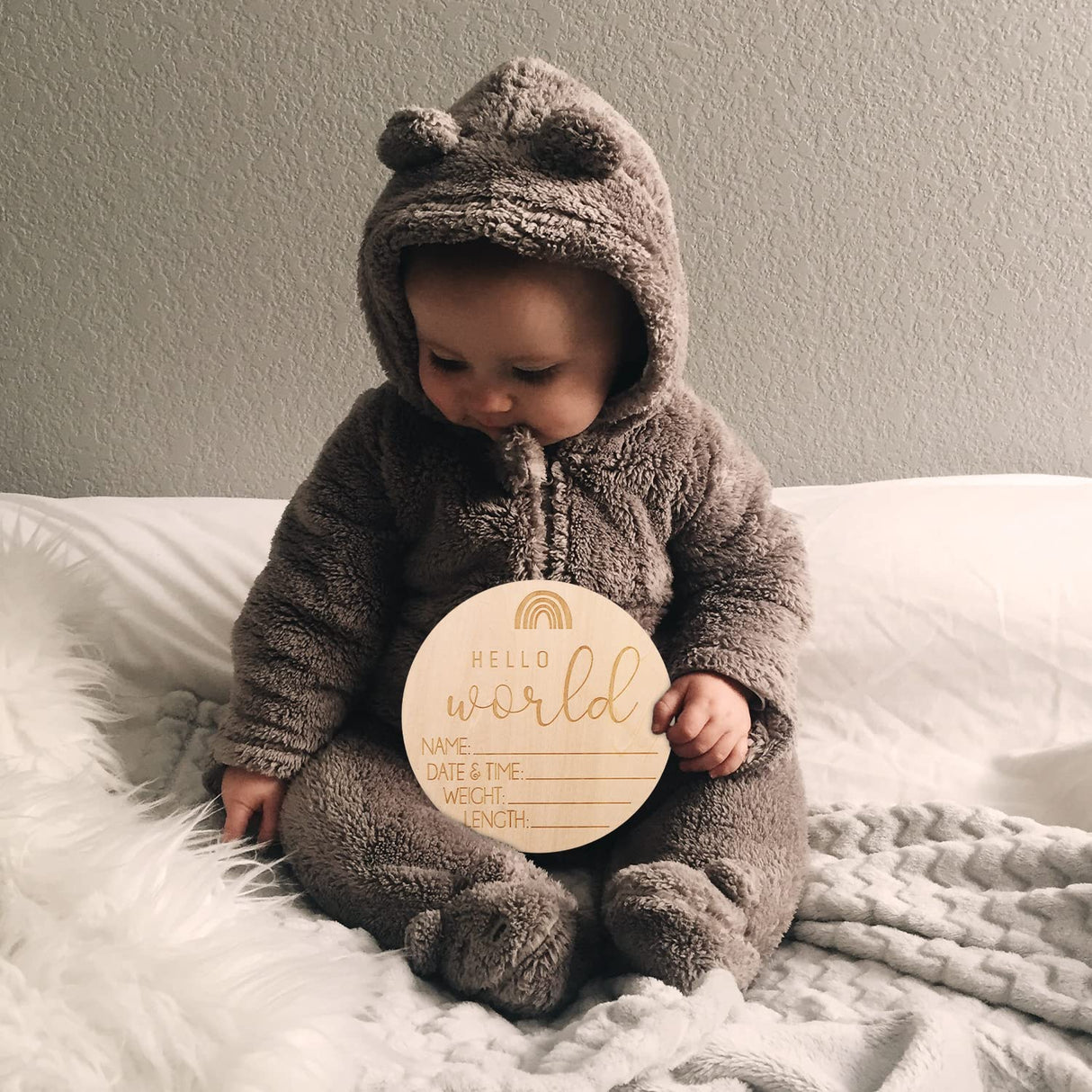 AIEX Wooden Baby Announcement Sign, Birth Announcement Sign Round Wooden Newborn Welcome Sign Hello World New Baby Name Announcement Sign for Girl AIEX