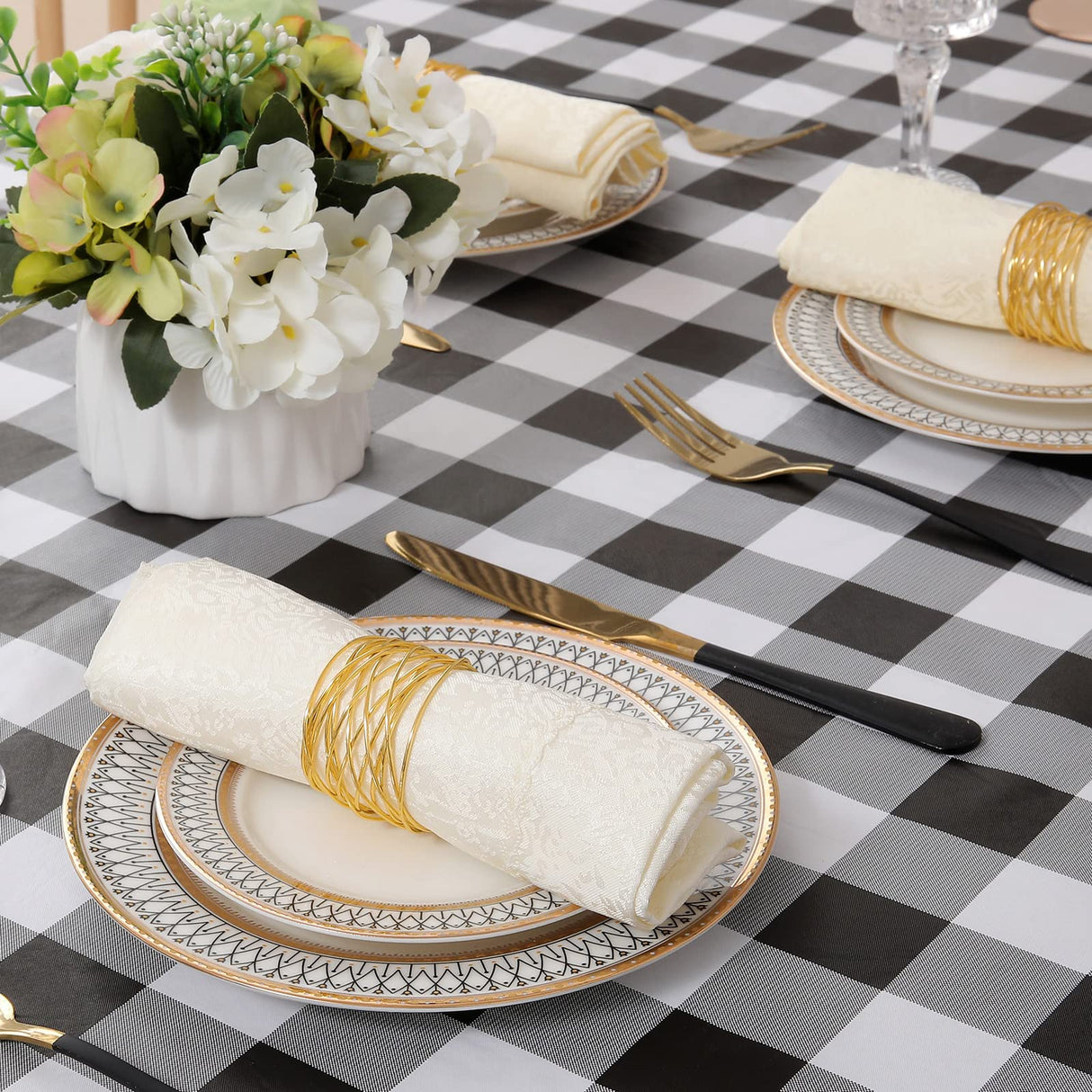 misaya Rectangle Waterproof Vinyl Table Cloth, Buffalo Flannel Backed Tablecloth, Wipeable Plastic Table Cover for Dinner, Kitchen, Outdoor (60" x 84", Black and White) misaya