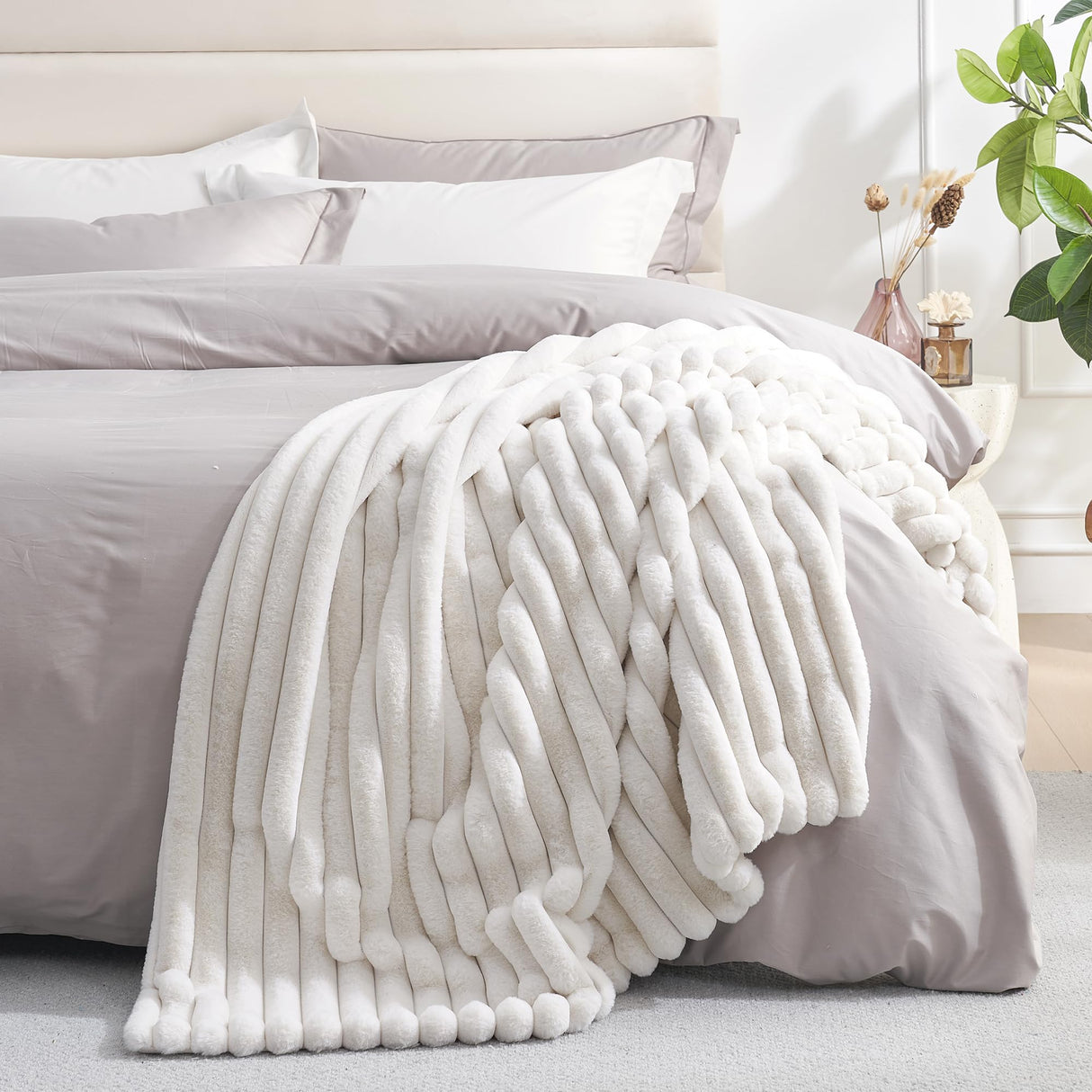 Amélie Home Faux Fur Throw Blanket for Couch, Cozy Fuzzy Fluffy Fur Luxurious Soft Striped Plush Gift Blankets for Family Sofa Chair Bedroom, 55"x70", Ivory Amélie Home