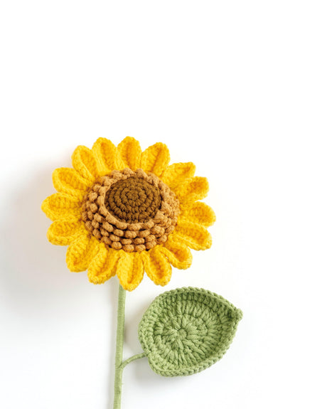 Crochet A Flower Bouquet: 35 crochet patterns for handmade flowers and foliage WoodArtSupply