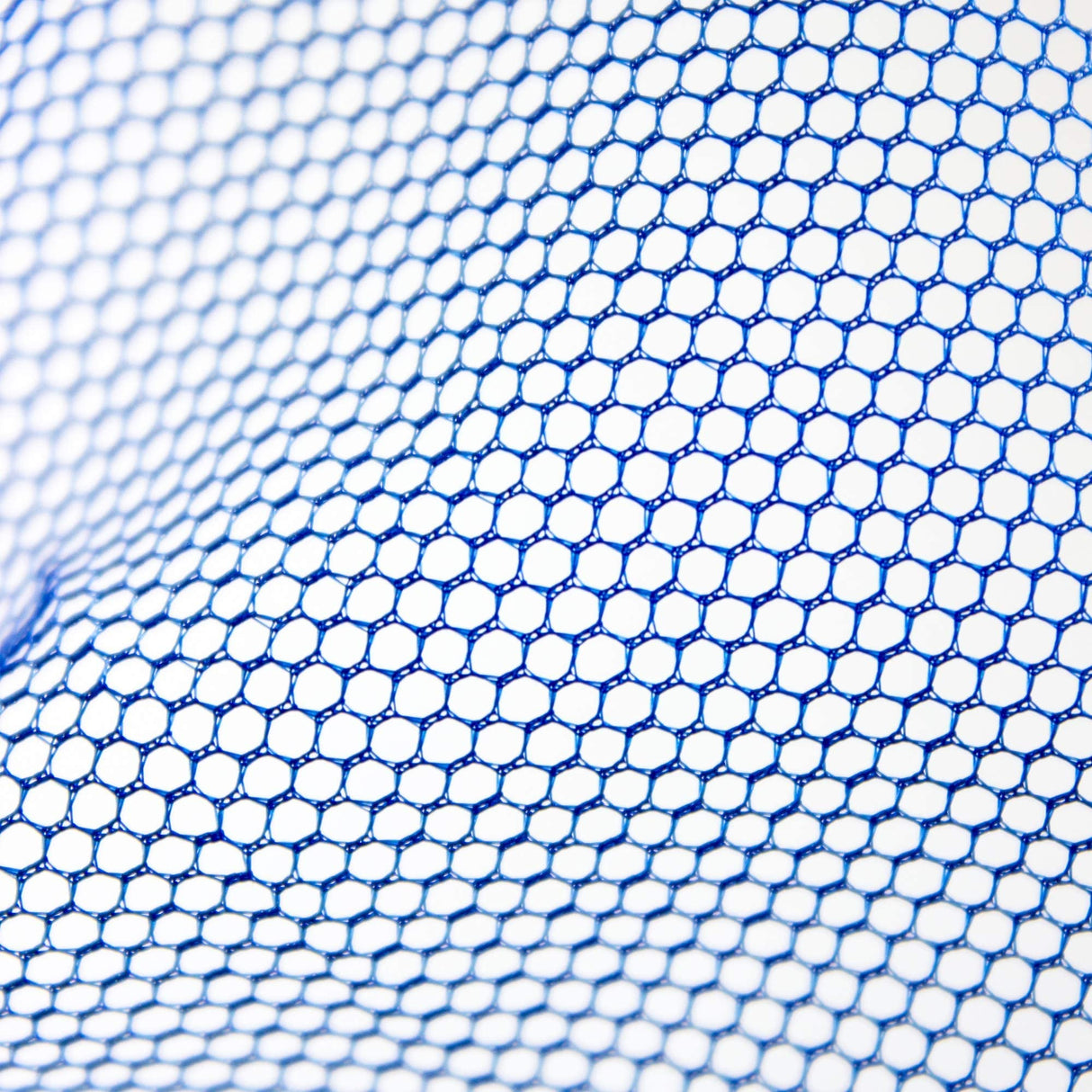 PENN-PLAX (QN4) Quick-Net Aquarium Fish Net – Durable, Strong, and Safe – Color May Vary (Blue, Red, or Green) – 4” x 3” Net – 10” Handle Penn-Plax